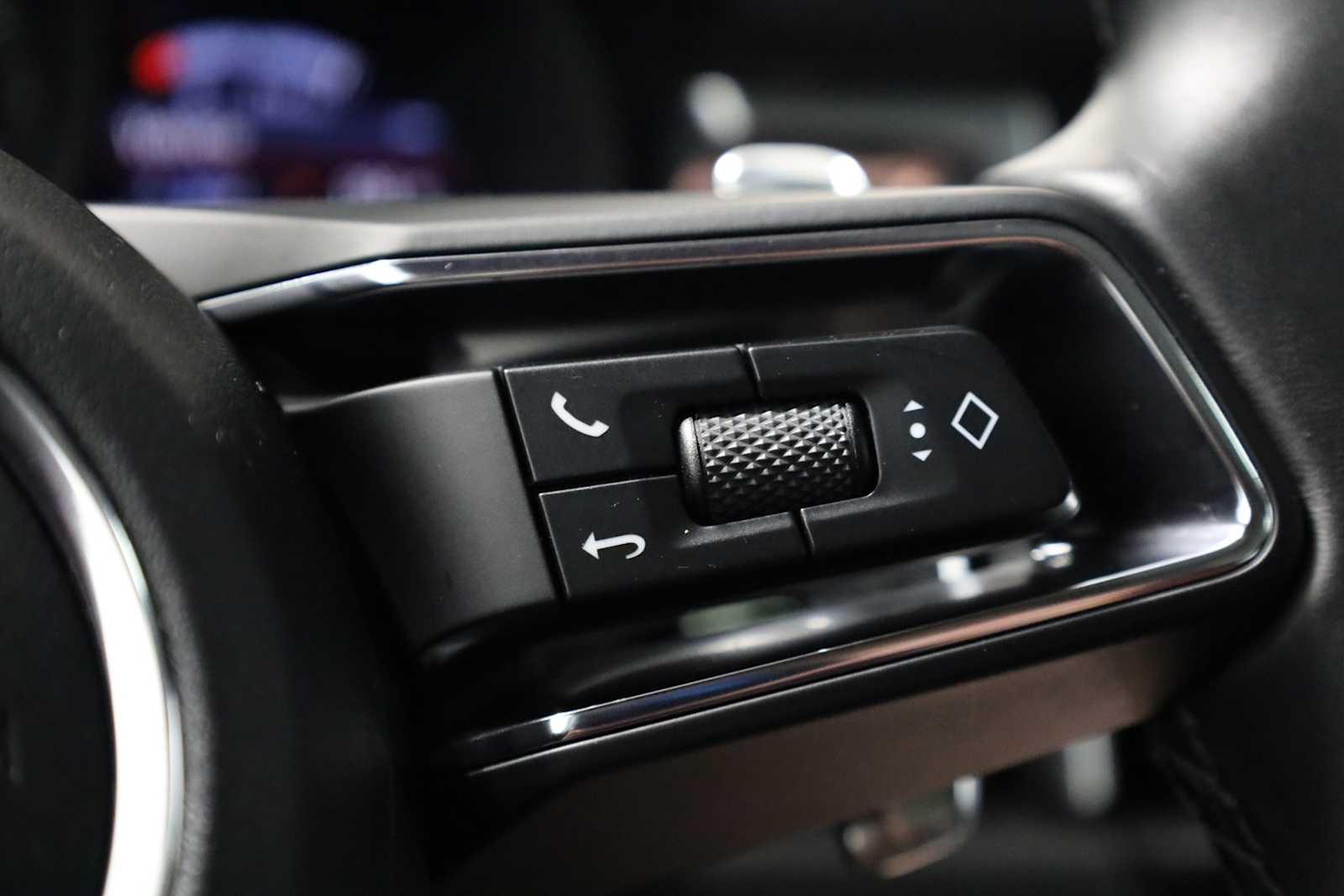 2024 Porsche Macan T photo 24