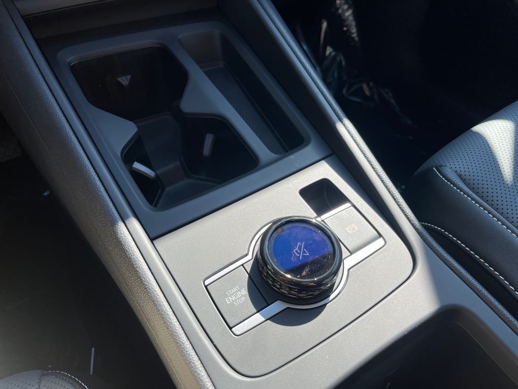 2025 Volkswagen Tiguan SE photo 13