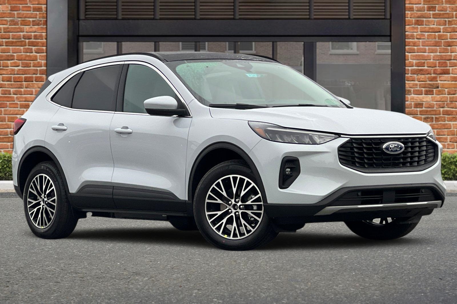 2025 Ford Escape Plug-In Hybrid photo 2