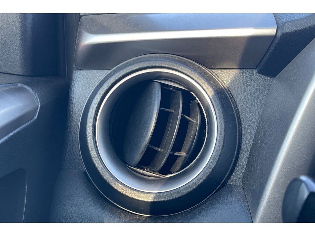 2017 Toyota RAV4 XLE photo 28