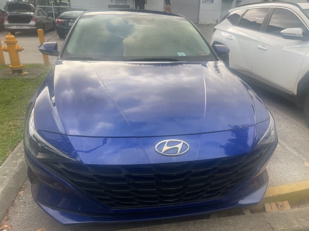 2023 Hyundai Elantra SEL Convenience photo 2