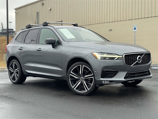 2020 Volvo XC60 R-Design's photo