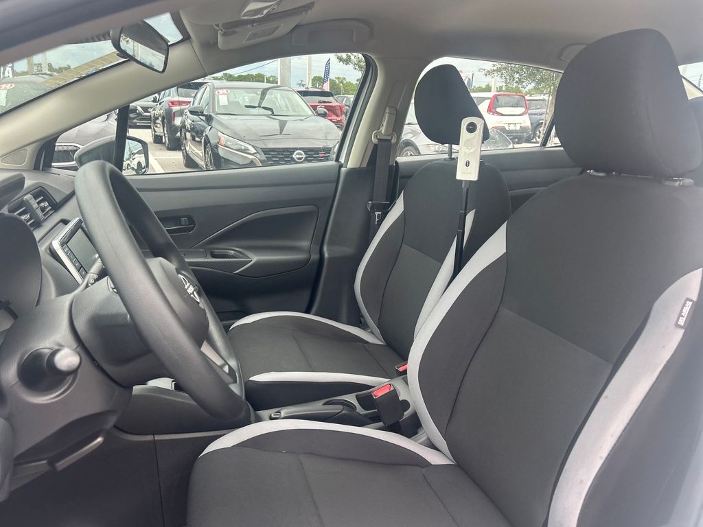 2025 Nissan Versa 1.6 S photo 12