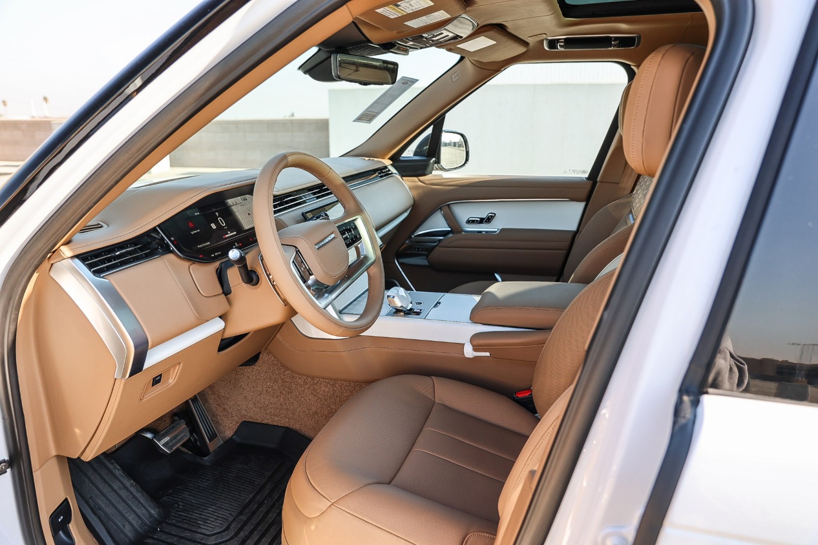 2025 Land Rover Range Rover SV photo 18