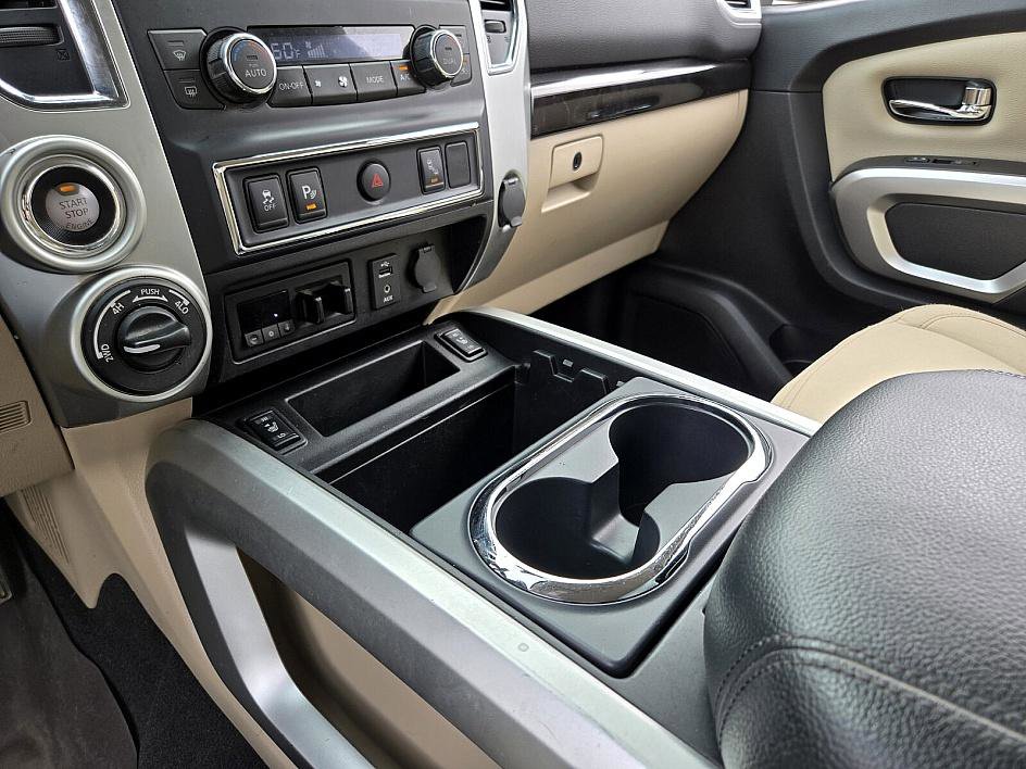 2016 Nissan Titan SV photo 15