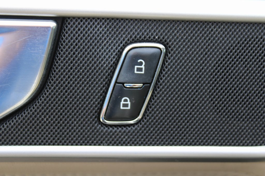 2020 Ford Explorer XLT photo 20