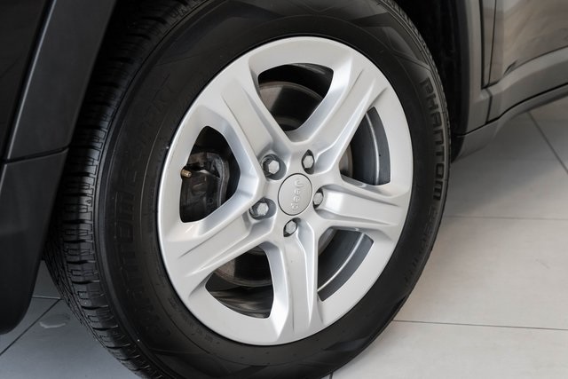 2023 Jeep Compass Sport photo 2