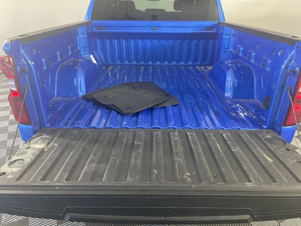 2025 Chevrolet Silverado 1500 LT photo 4