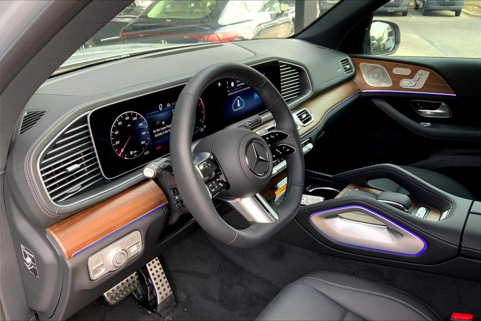 2025 Mercedes Benz GLS 450 4MATIC photo 9