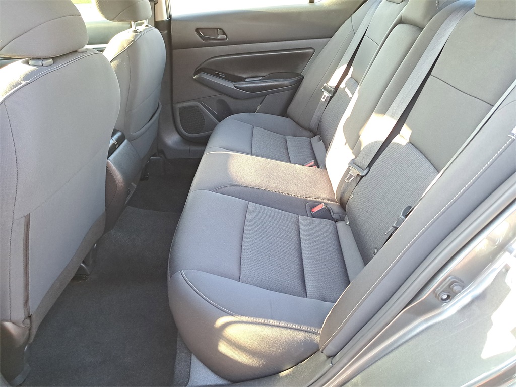 2023 Nissan Altima 2.5 SV photo 12
