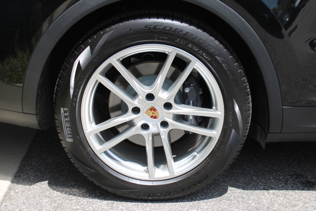 2025 Porsche Cayenne Base photo 15