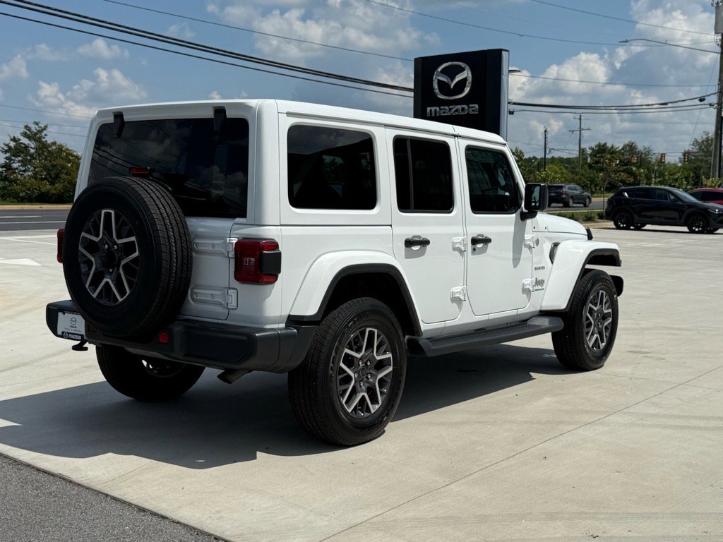 2024 Jeep Wrangler Sahara photo 5