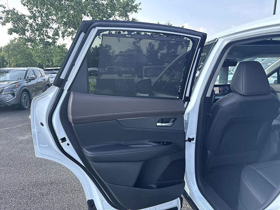 2025 Nissan Murano Platinum photo 8