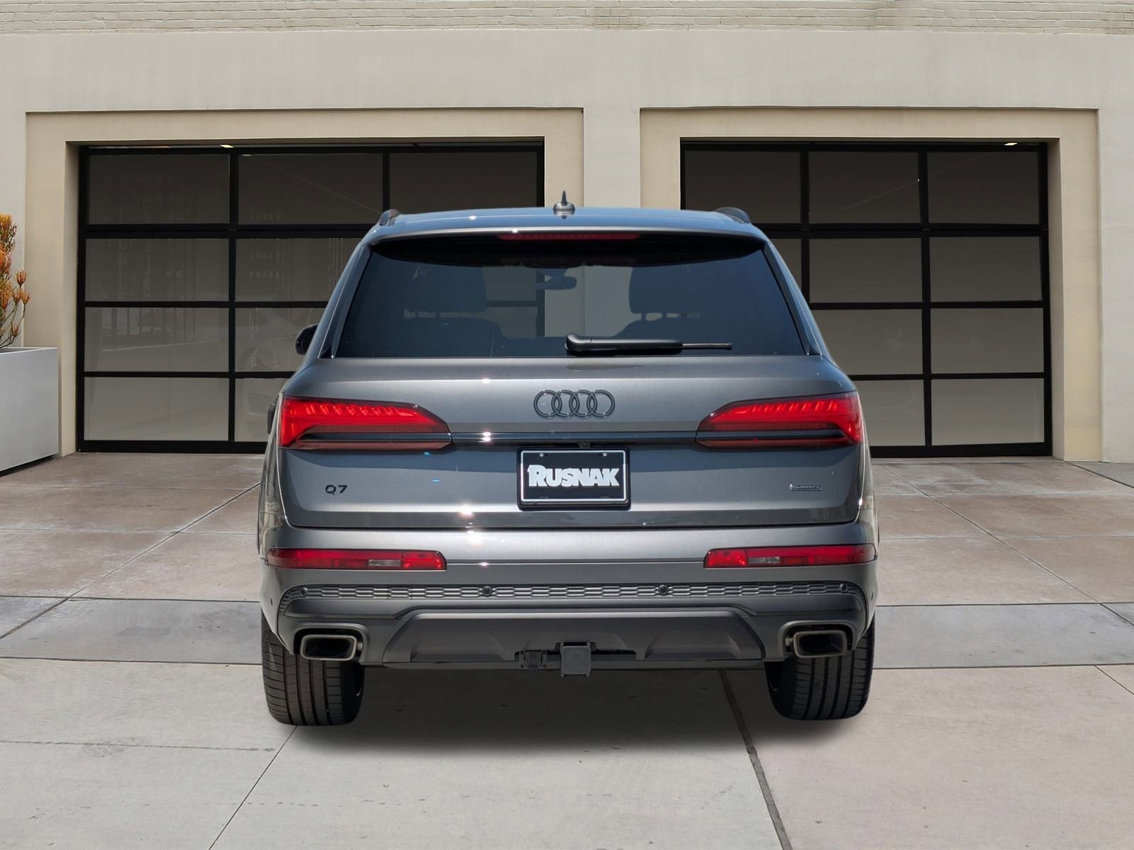 2025 Audi Q7 55 Premium Plus photo 4