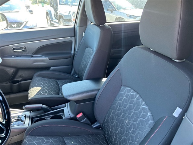 2025 Mitsubishi Outlander Sport ES SE LE photo 2