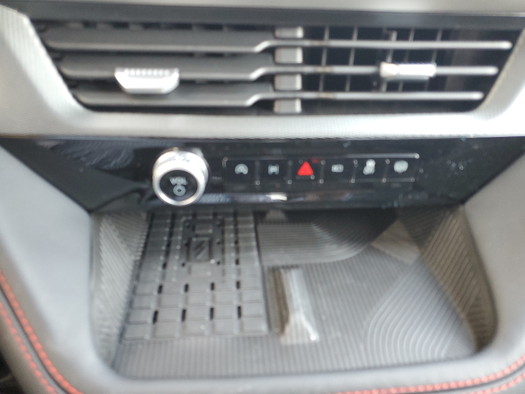 2025 Ford Explorer ST-Line photo 20