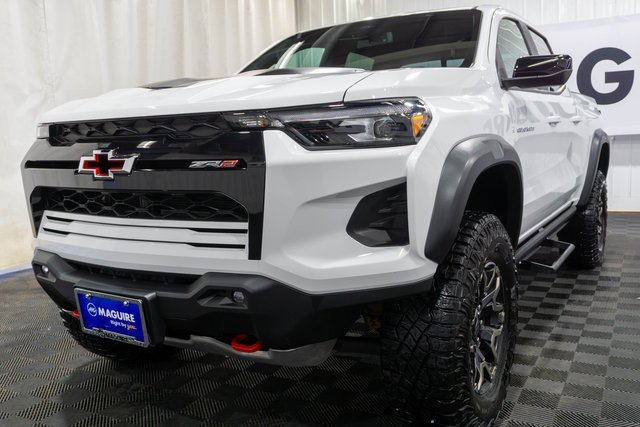 2024 Chevrolet Colorado ZR2 photo 2