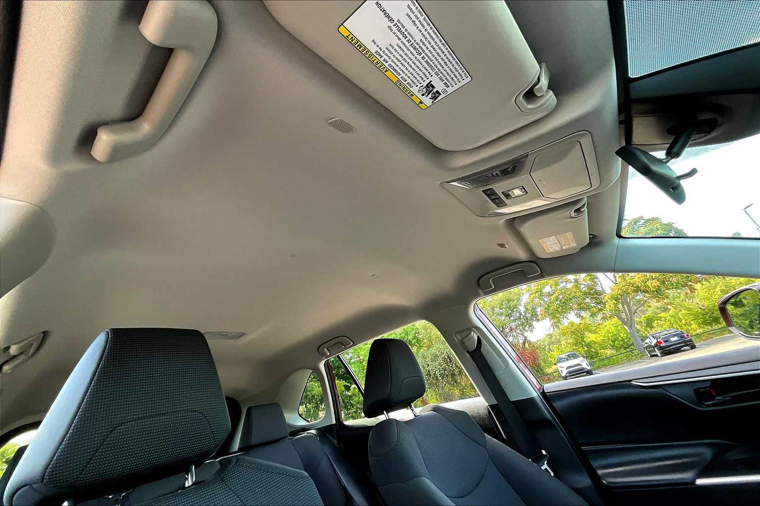 2025 Toyota RAV4 LE photo 12