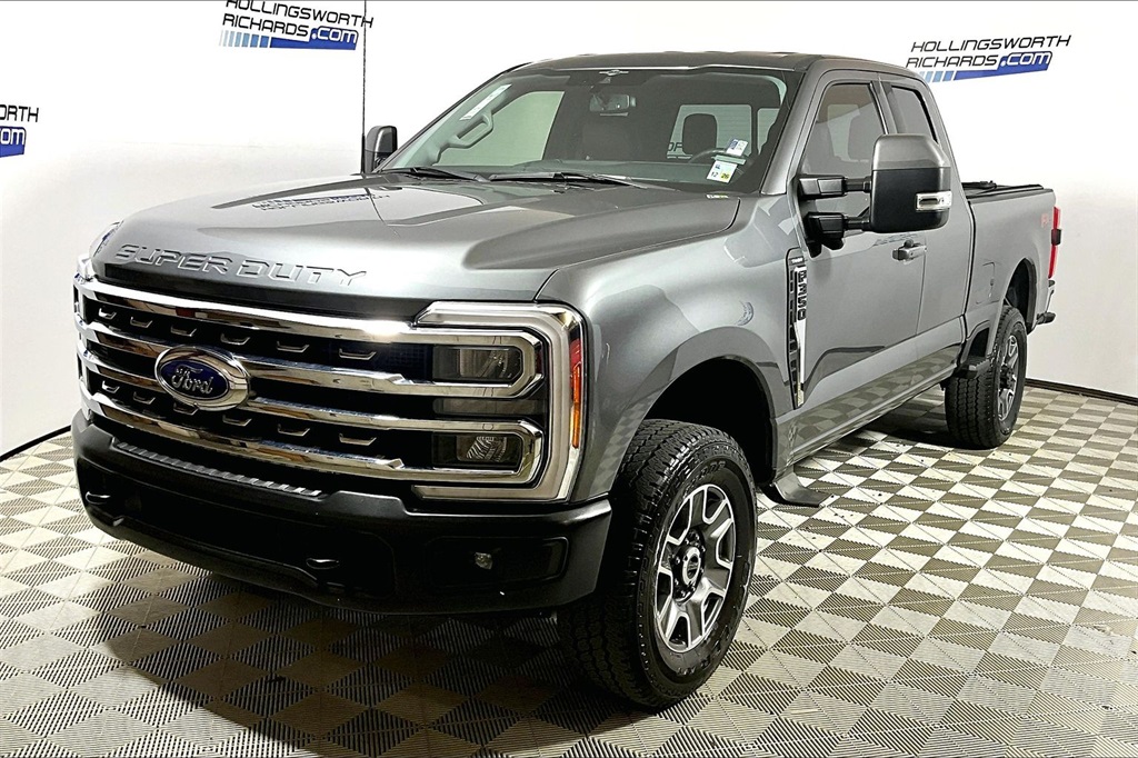 2023 Ford F-350 Super Duty Lariat's photo