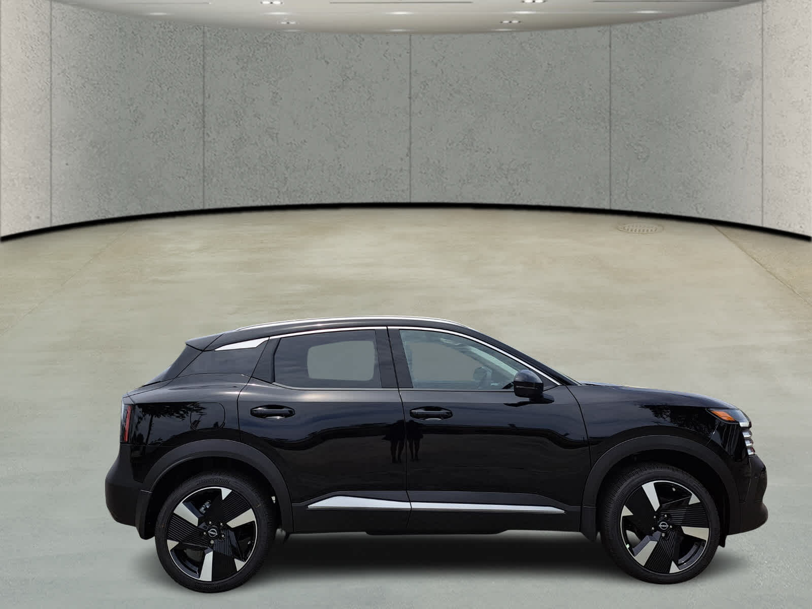2025 Nissan Kicks SR photo 4