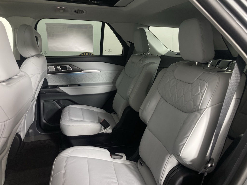 2025 Ford Explorer Platinum photo 3