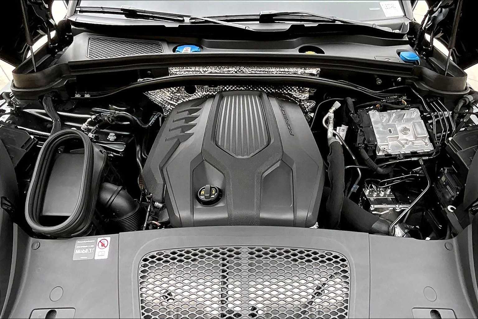 2026 Porsche Macan T photo 20