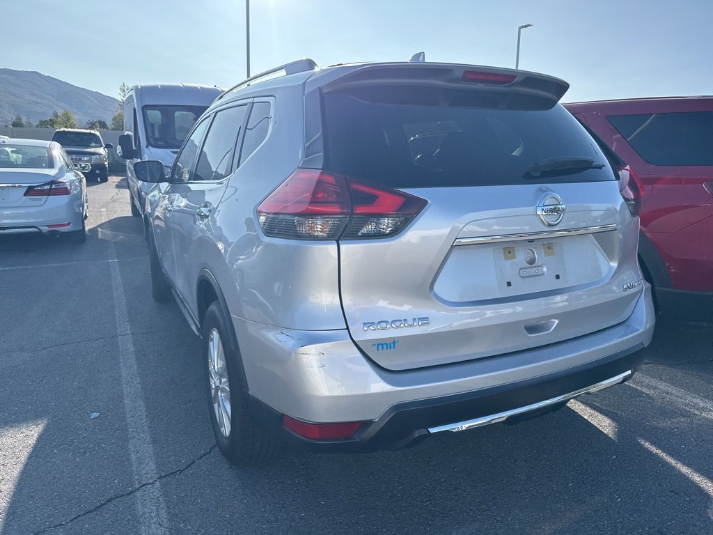 2017 Nissan Rogue SV photo 16