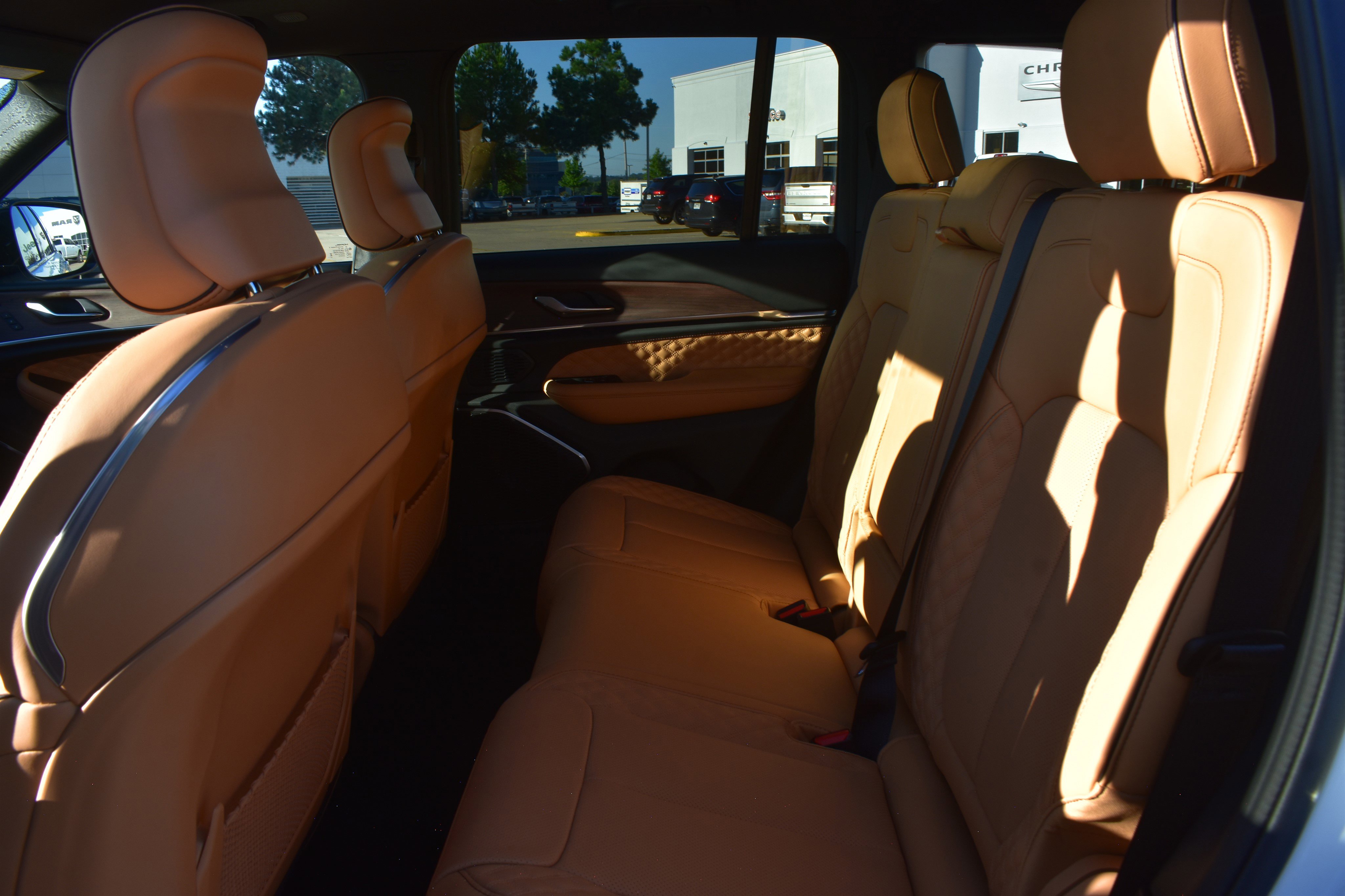 2025 Jeep Grand Cherokee Summit photo 9