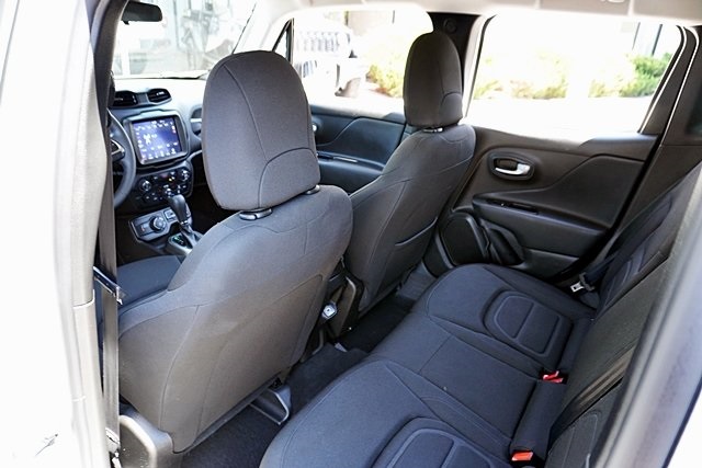 2022 Jeep Renegade Latitude photo 16