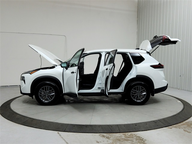 2025 Nissan Rogue S photo 12