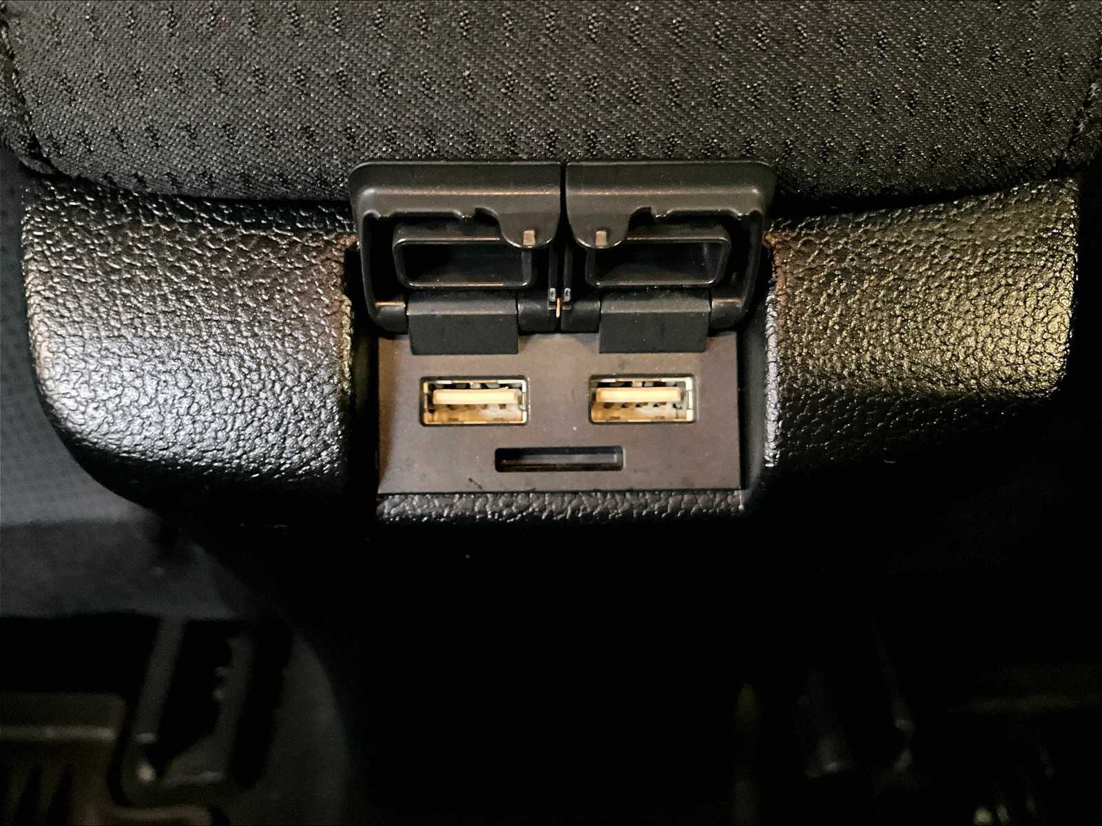 2021 Toyota Prius Prime LE photo 26