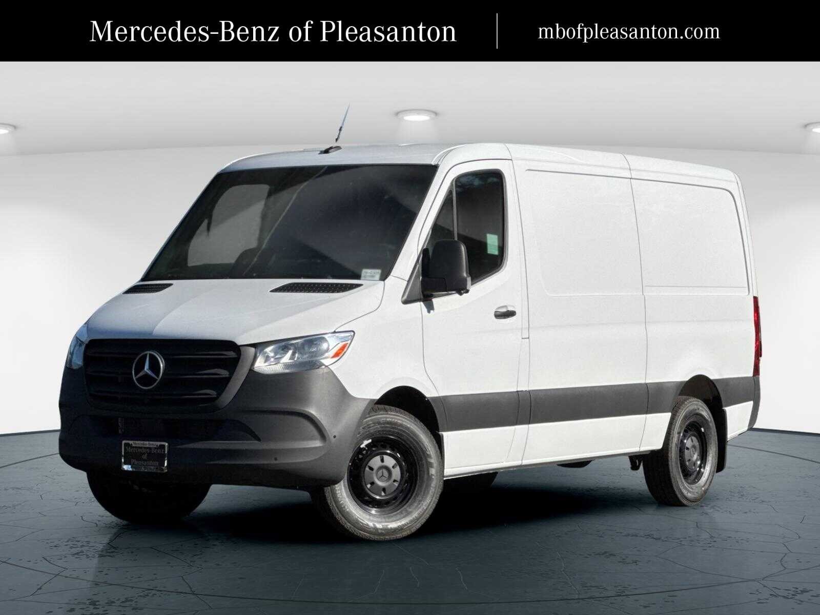 2026 Mercedes-Benz Sprinter Cargo Van Base's photo