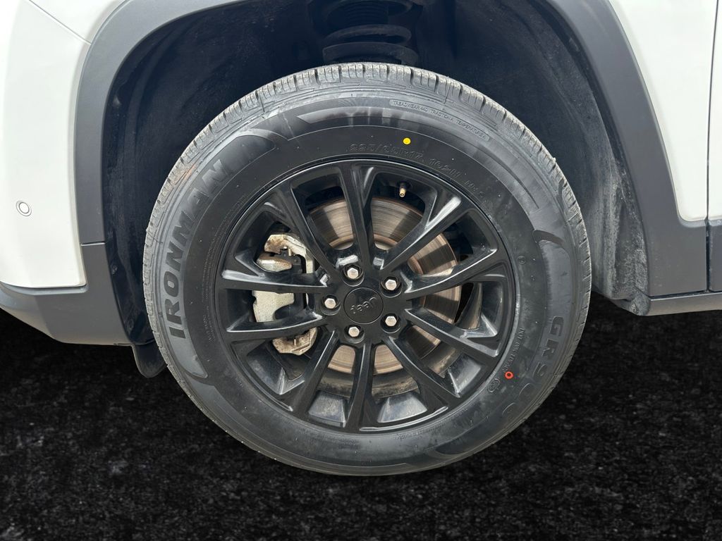 2023 Jeep Cherokee Altitude Lux photo 19