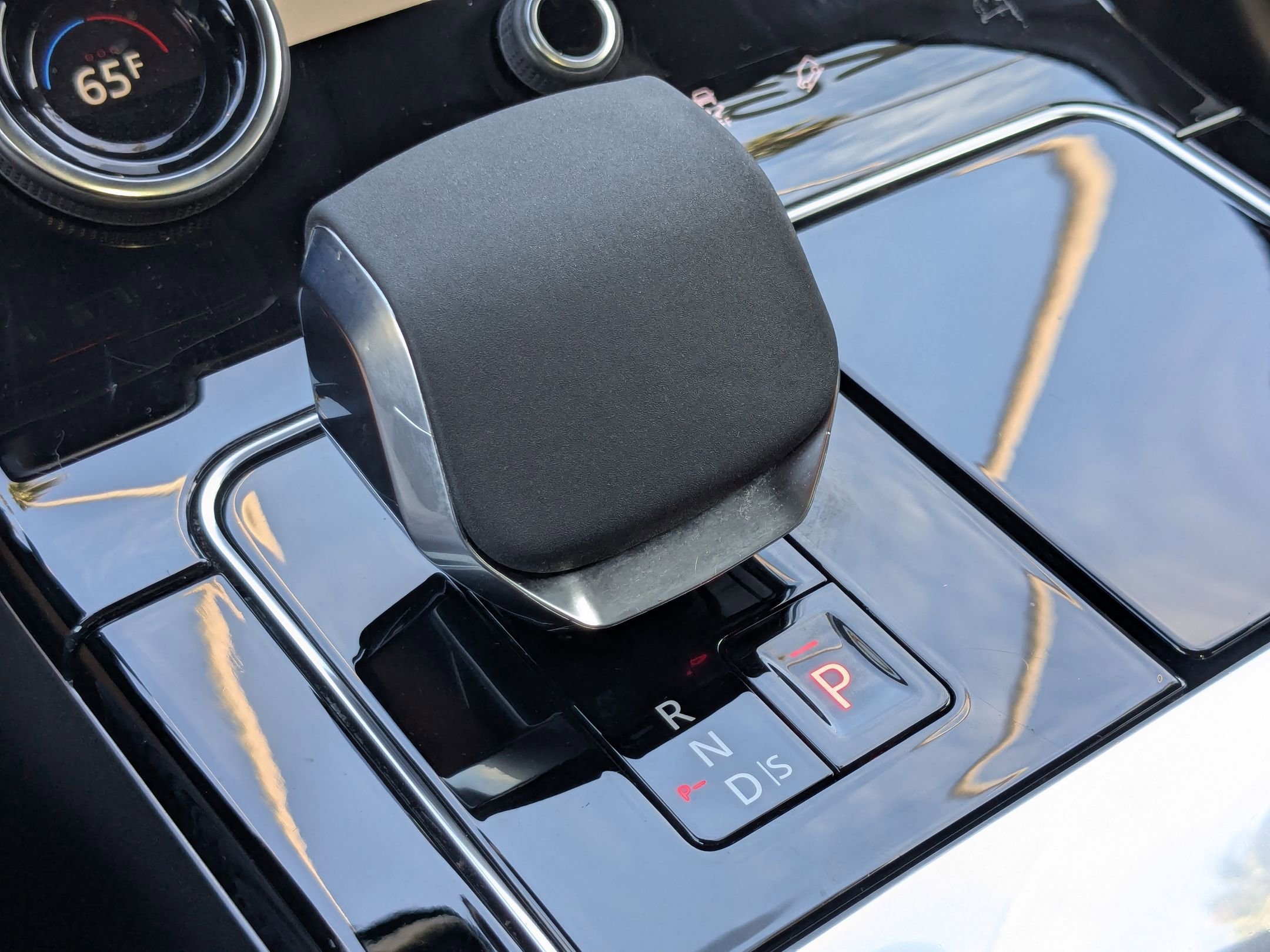 2023 Land Rover Range Rover Velar R-Dynamic S photo 12