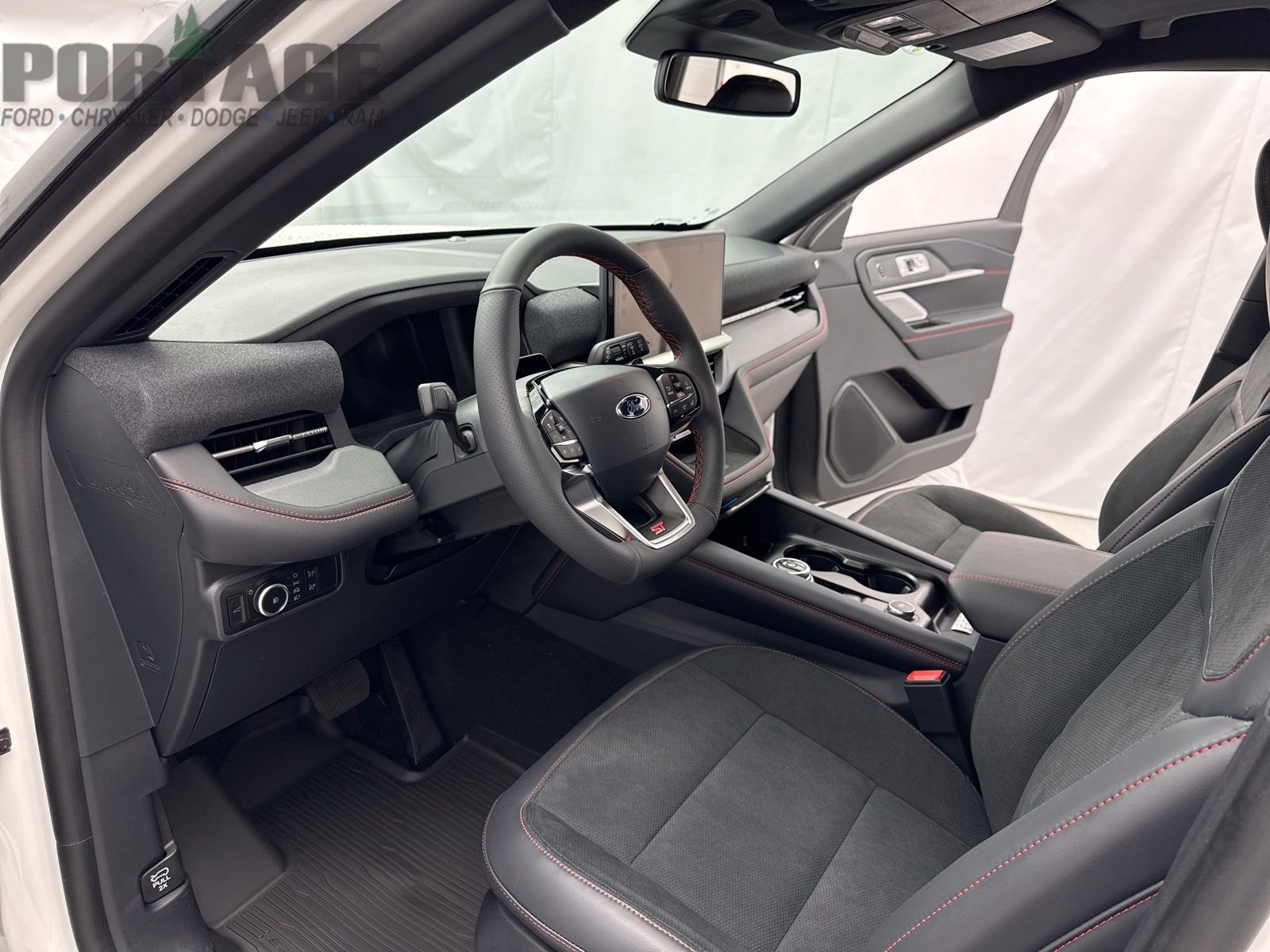 2025 Ford Explorer ST photo 11