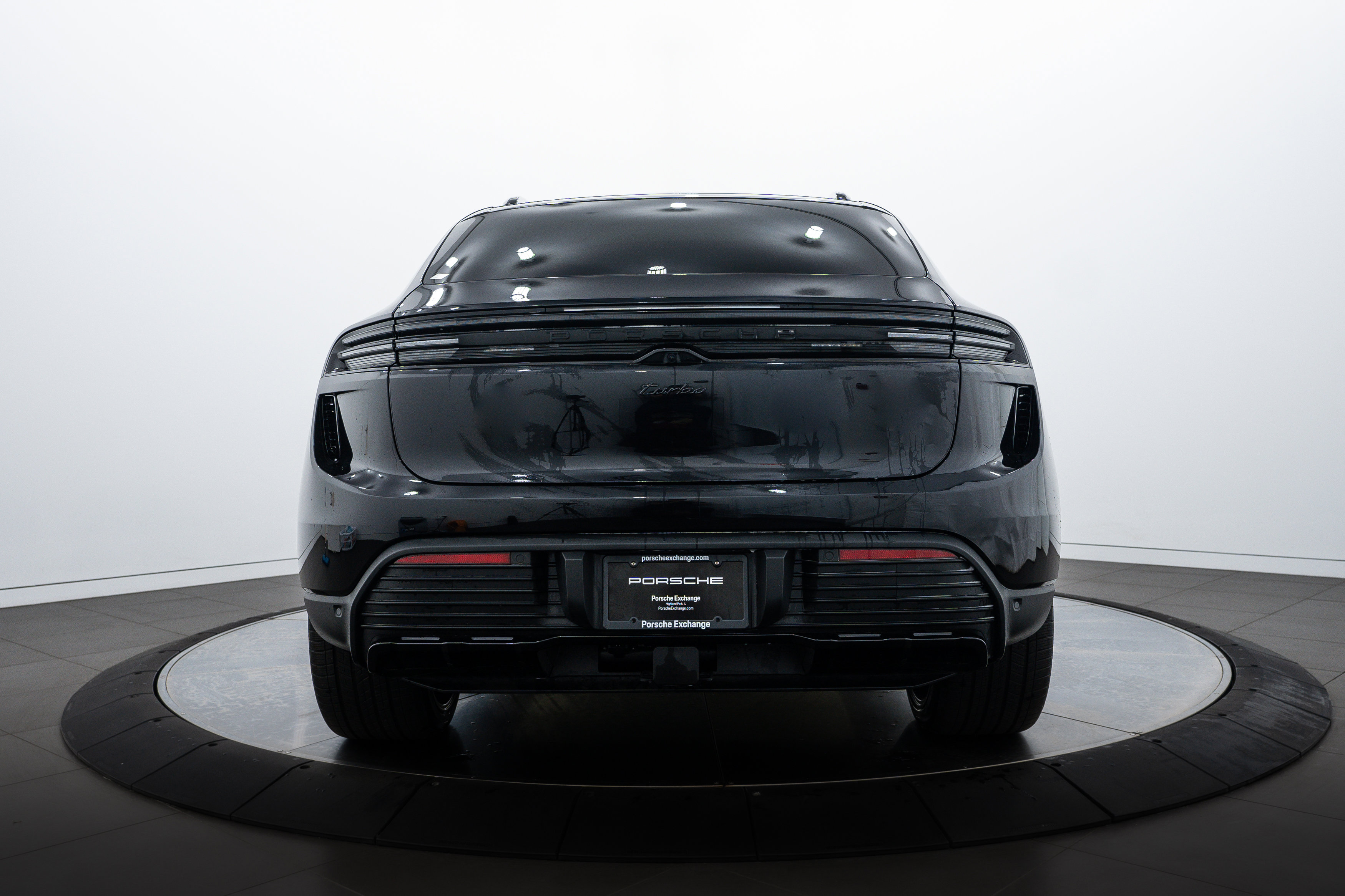 2025 Porsche Macan Turbo Electric photo 4