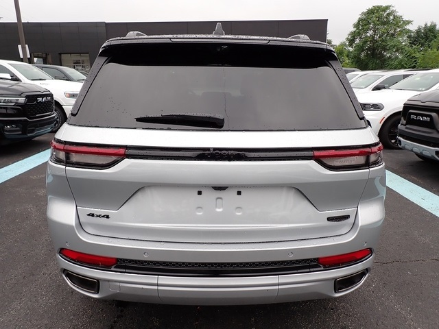 2025 Jeep Grand Cherokee Summit Reserve photo 3