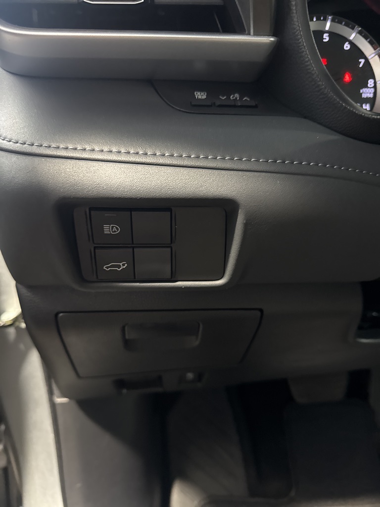 2022 Toyota Highlander LE photo 29