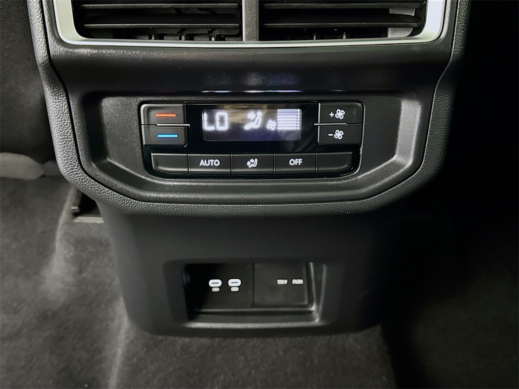 2025 Volkswagen Atlas Peak Edition SE photo 17