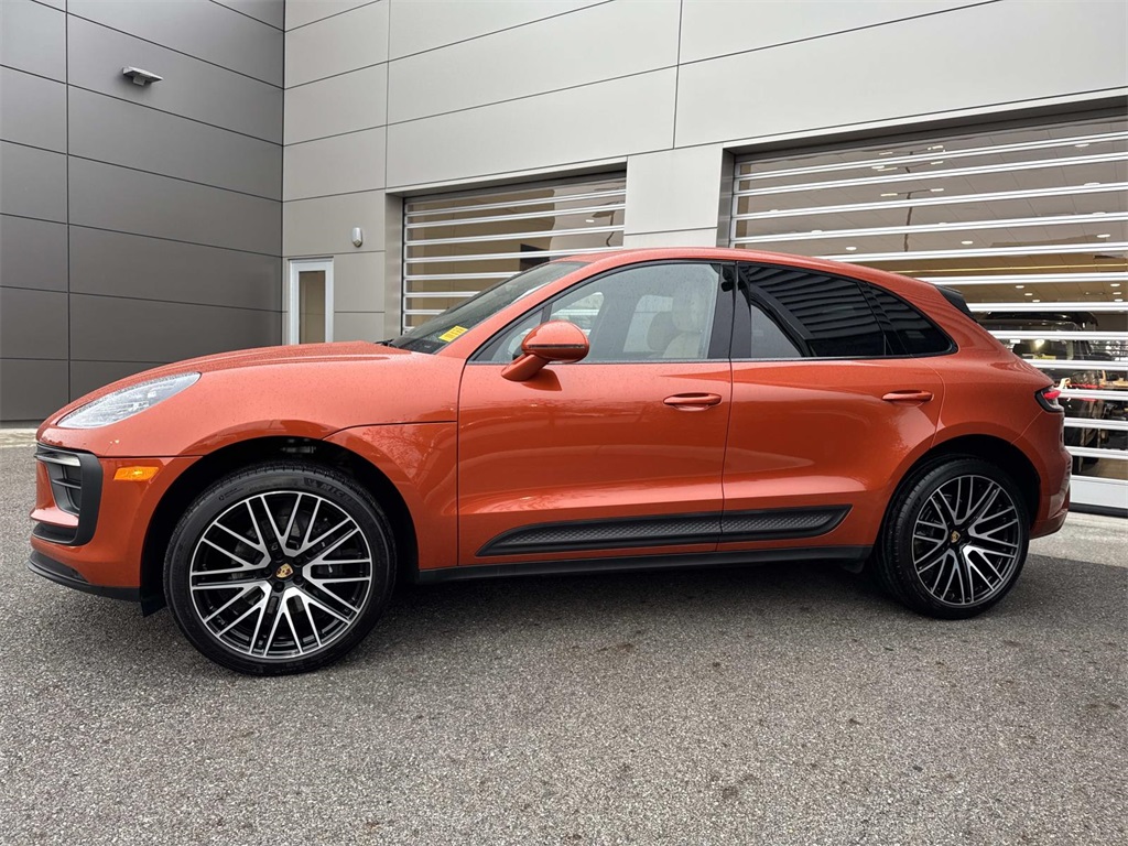 2024 Porsche Macan Base photo 3