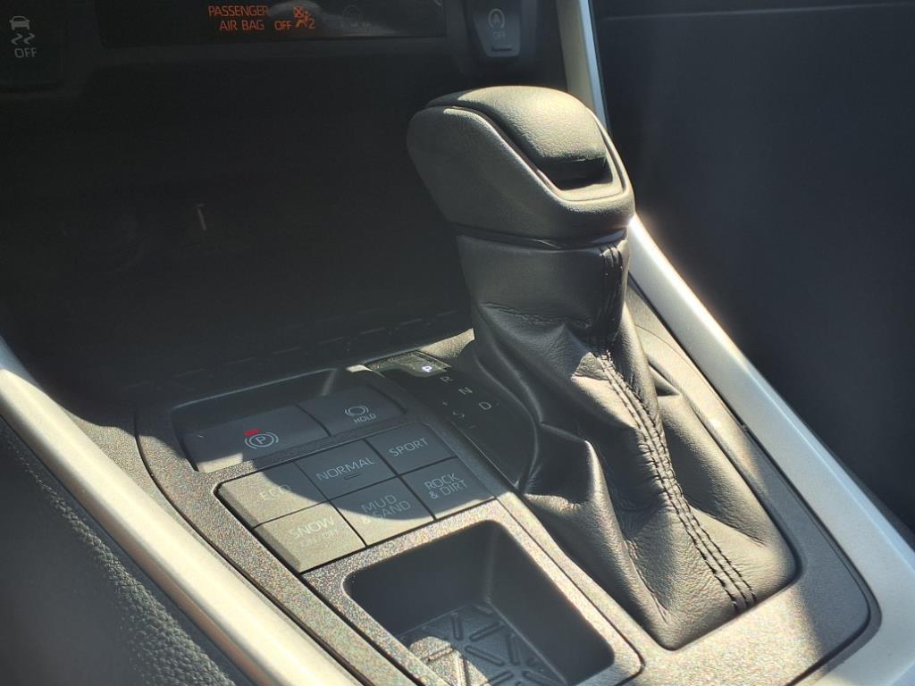 2022 Toyota RAV4 XLE photo 16