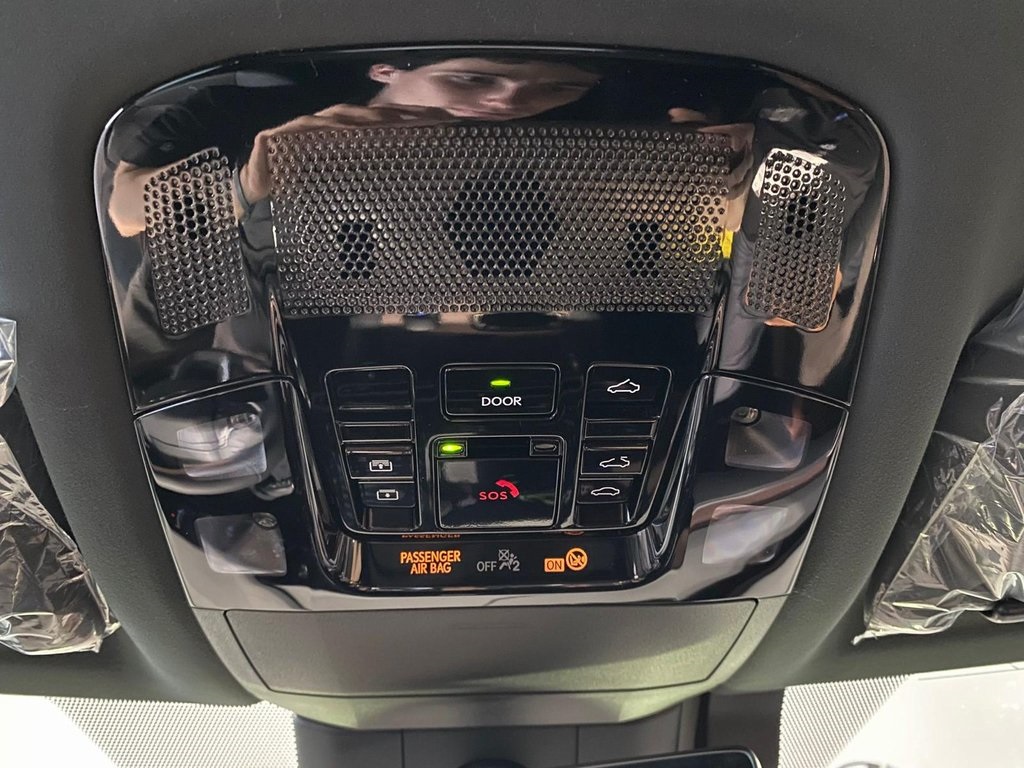 2025 Lexus RX 450h+ Luxury AWD photo 17