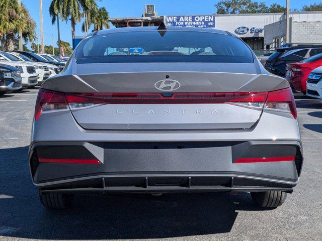 2025 Hyundai Elantra SE photo 5