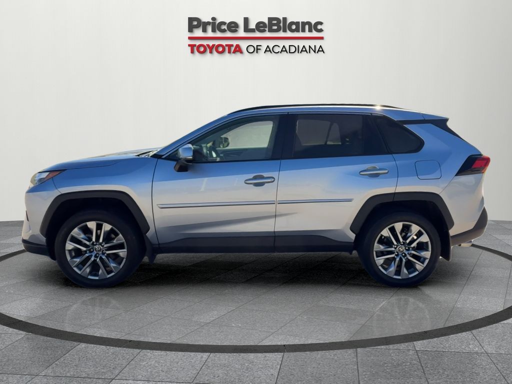 2022 Toyota RAV4 XLE Premium photo 4