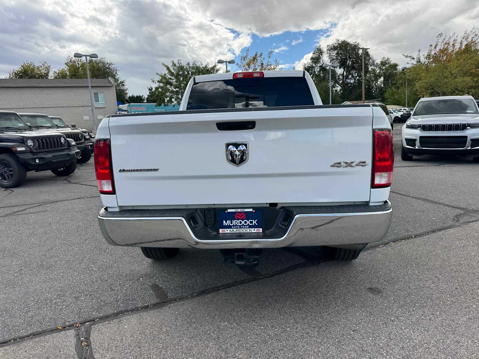 2017 Ram 1500 SLT photo 4
