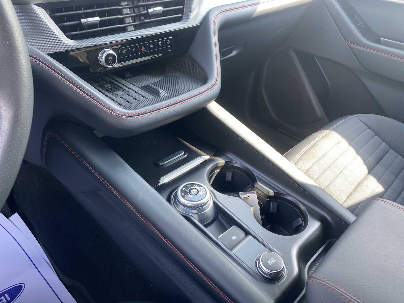 2025 Ford Explorer ST-Line photo 17