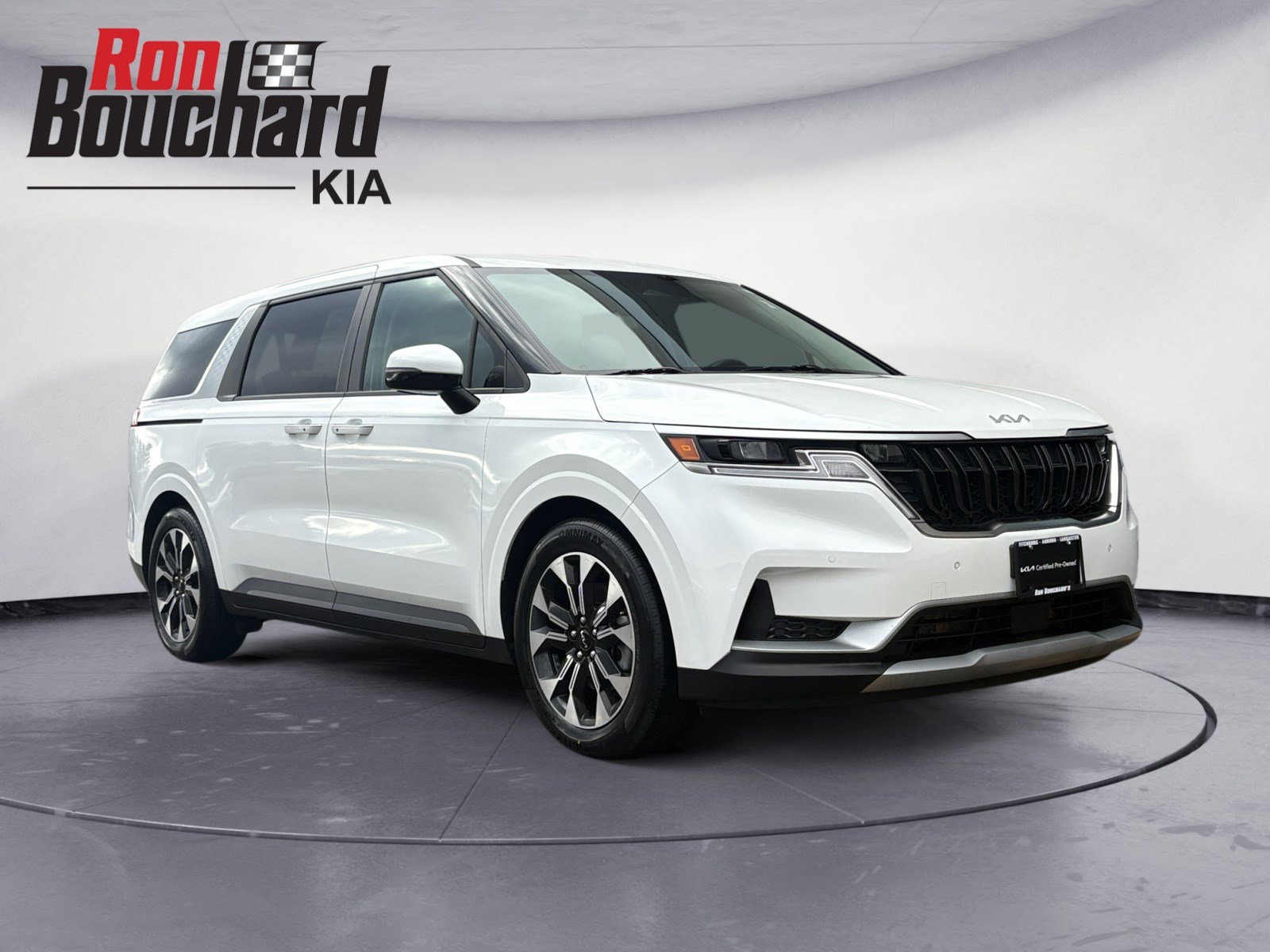 2024 Kia Carnival EX's photo