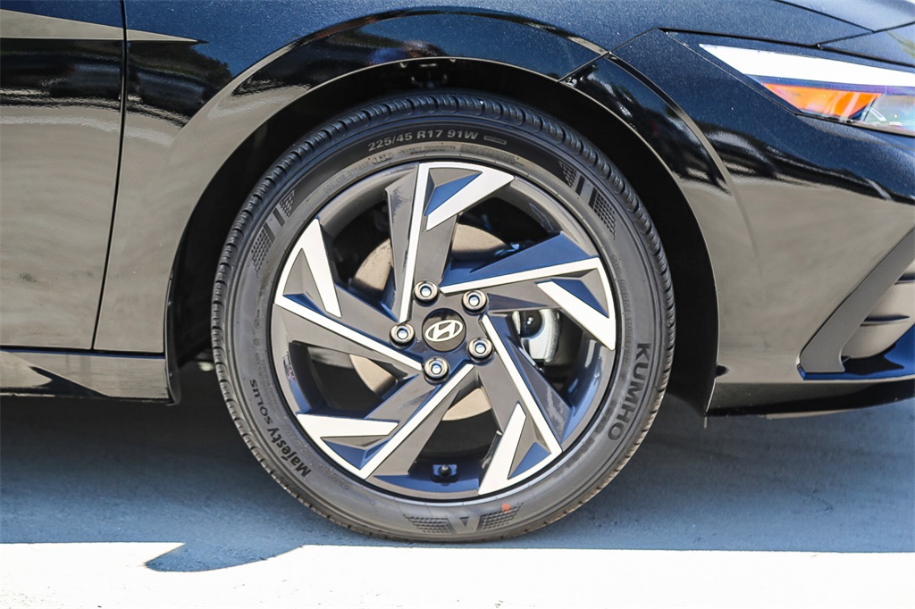 2025 Hyundai Elantra SEL Sport photo 9
