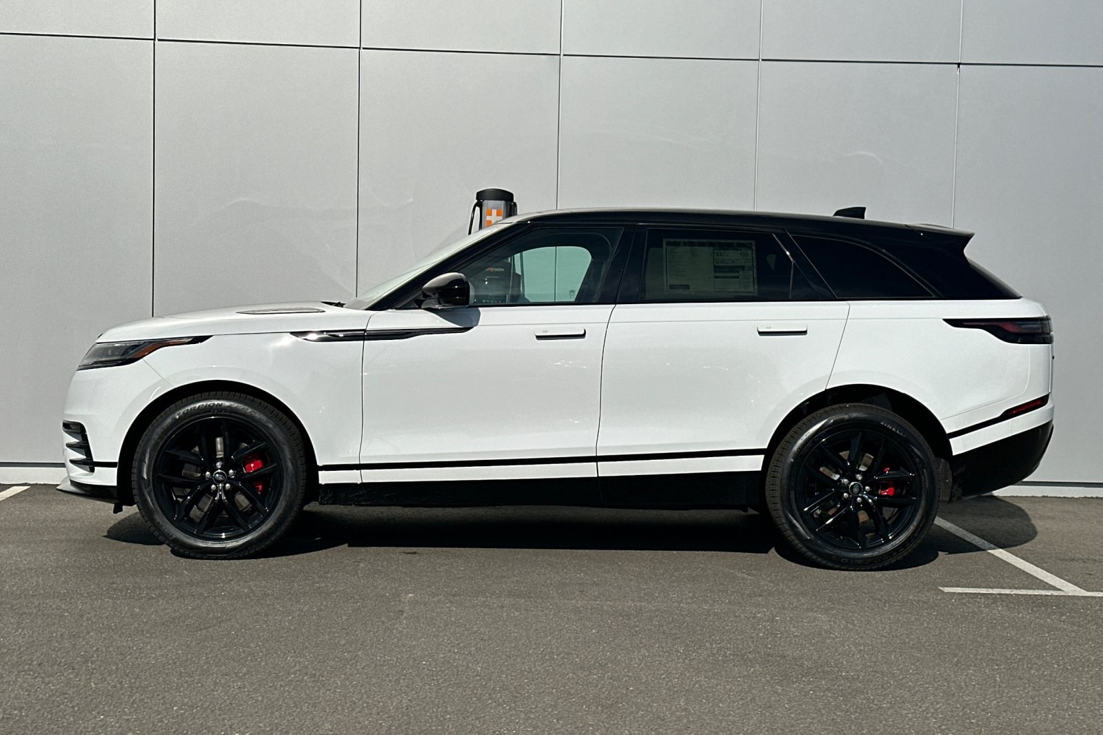 2025 Land Rover Range Rover Velar SE photo 2