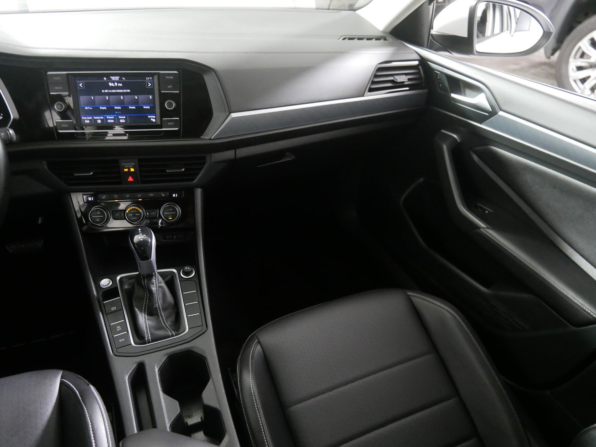 2022 Volkswagen Jetta SE photo 11
